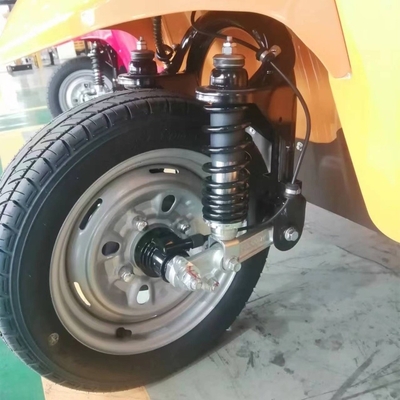 Moteur à essence à grande vitesse Tuk Tuk Vitesse maximale 50 à 70 km/h Poids de freinage 400 à 500 kg