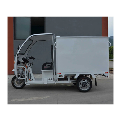 Un fourgon électrique à trois roues avec 60V de tension et de charge rapide