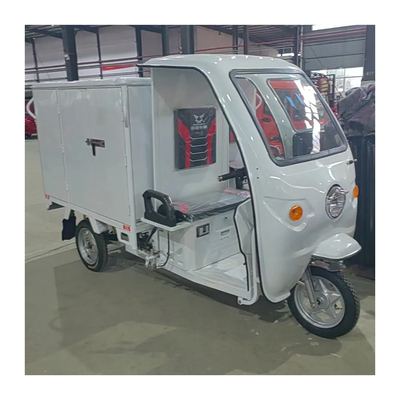 Un fourgon électrique à trois roues avec 60V de tension et de charge rapide