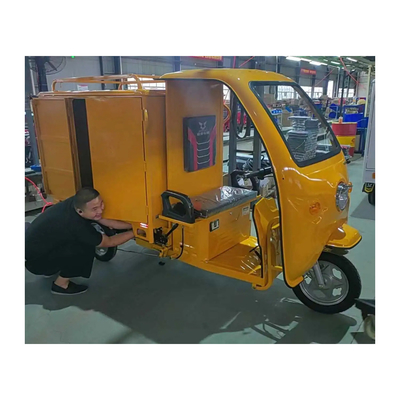 Un fourgon électrique à trois roues avec 60V de tension et de charge rapide